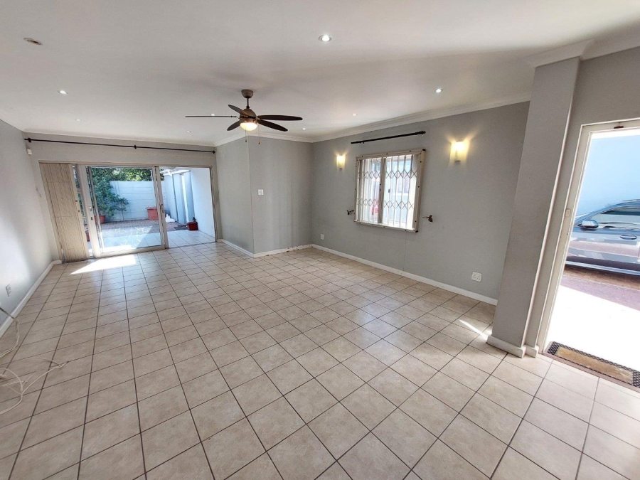 To Let 4 Bedroom Property for Rent in Claremont Western Cape
